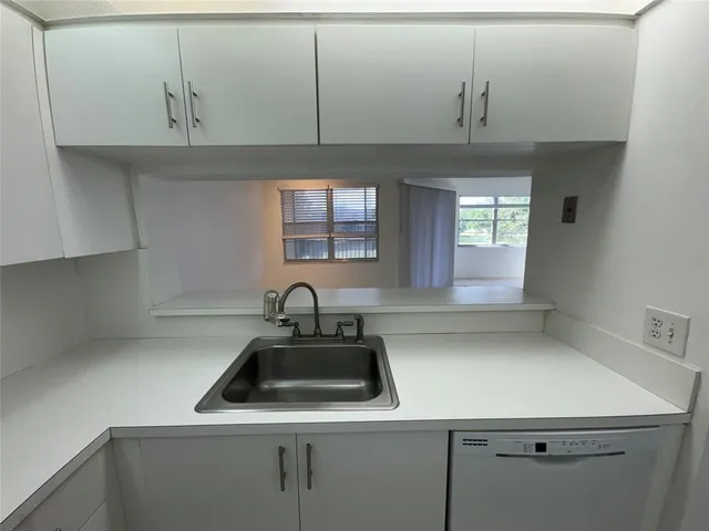 $1,900 | 300 Southwest 130th Terrace, Unit B312, Pembroke Pines, FL 33027