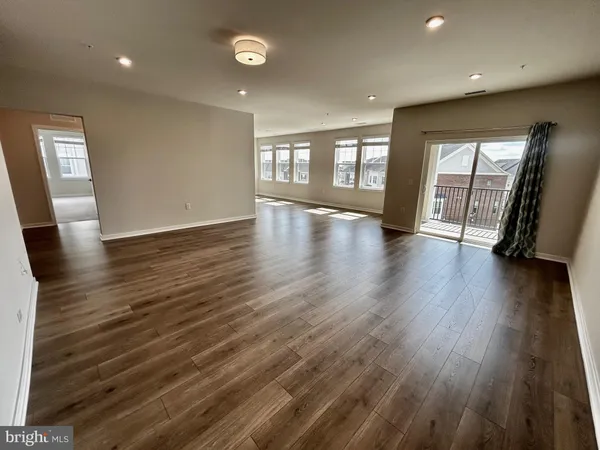 $609,000 | 700 Mount Airy Terrace Northeast, Unit 301, Leesburg, VA 20176