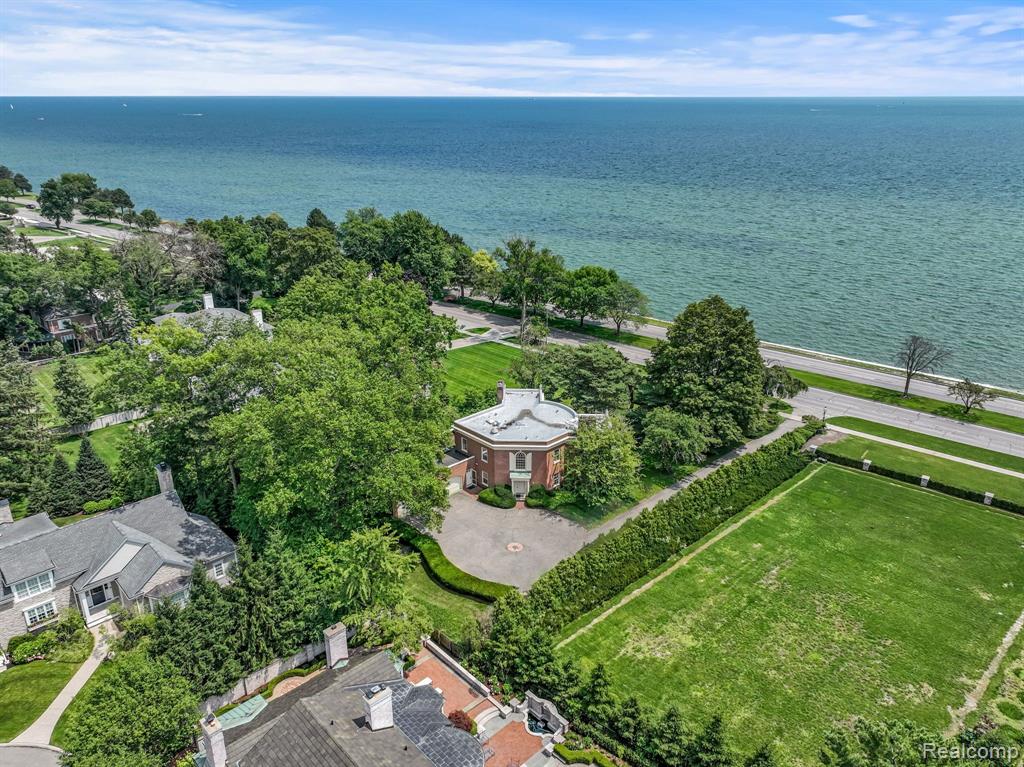 475 Lake Shore Road Grosse Pointe Farms, MI 48236 - Photo 2 of 44