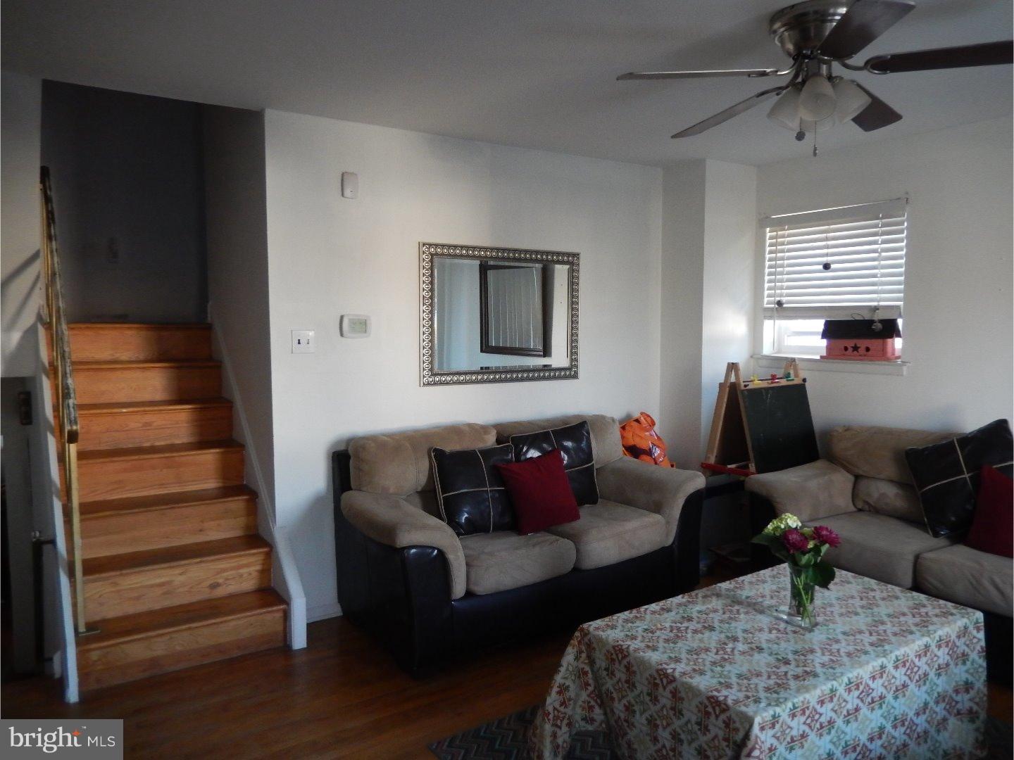 1028 Tomlinson Road Philadelphia, PA 19116 - Photo 8 of 22 Living Room