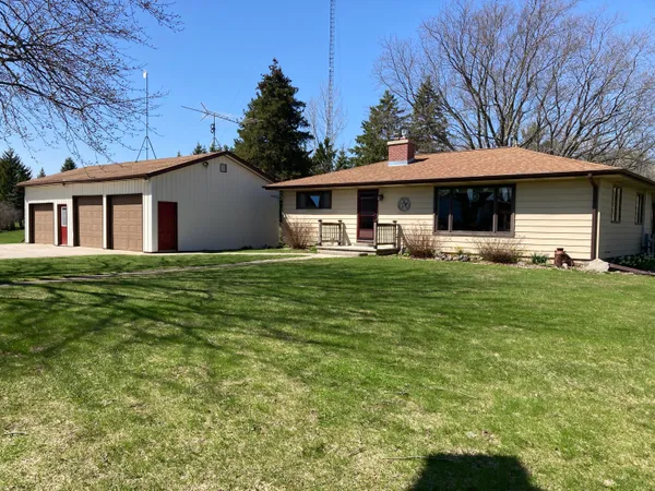 $468,000 | W4918 County Road North, Lyndon, WI 53093