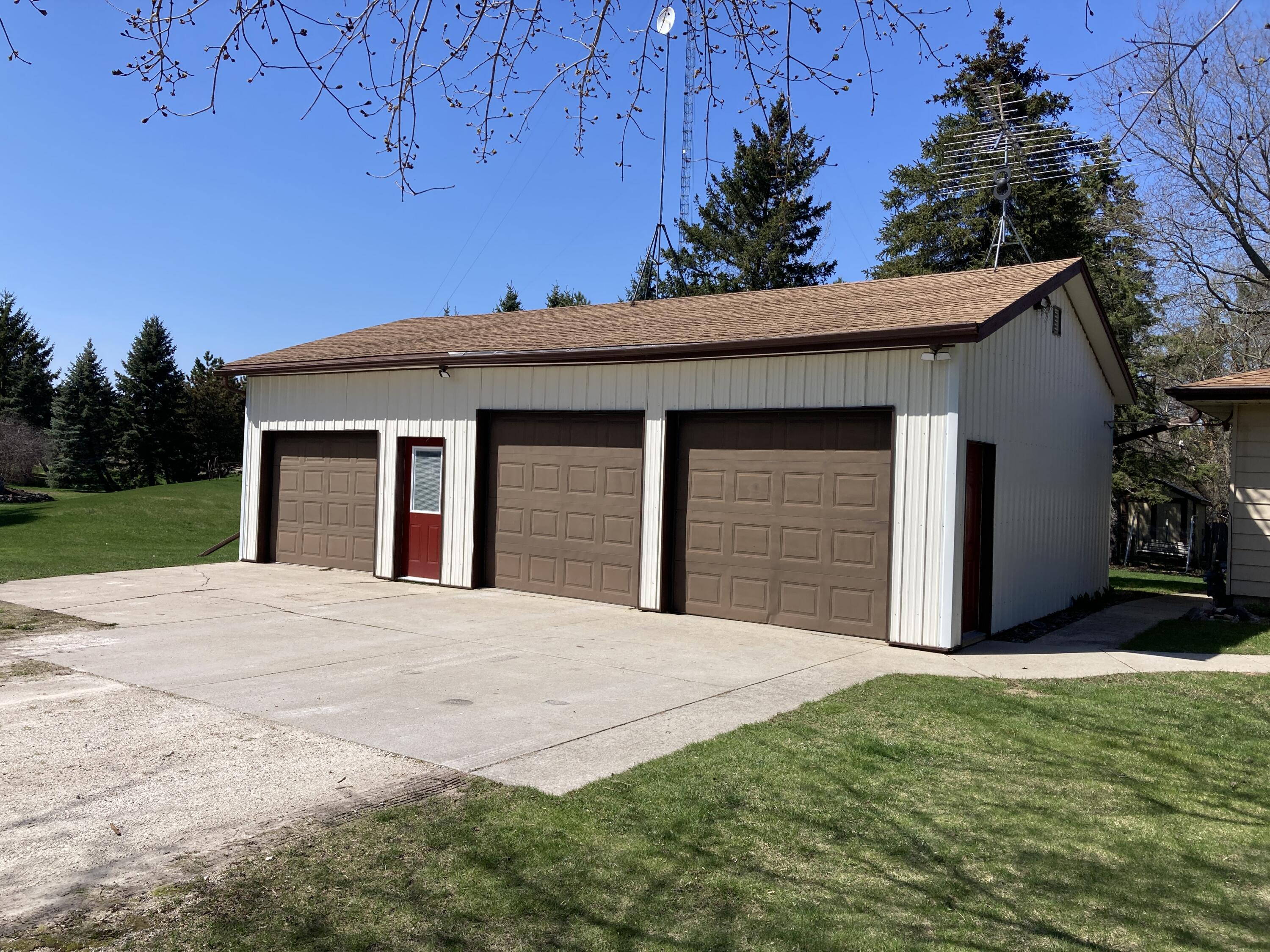 W4918 County Road North Lyndon, WI 53093 - Photo 5 of 23 38'x24' Garage