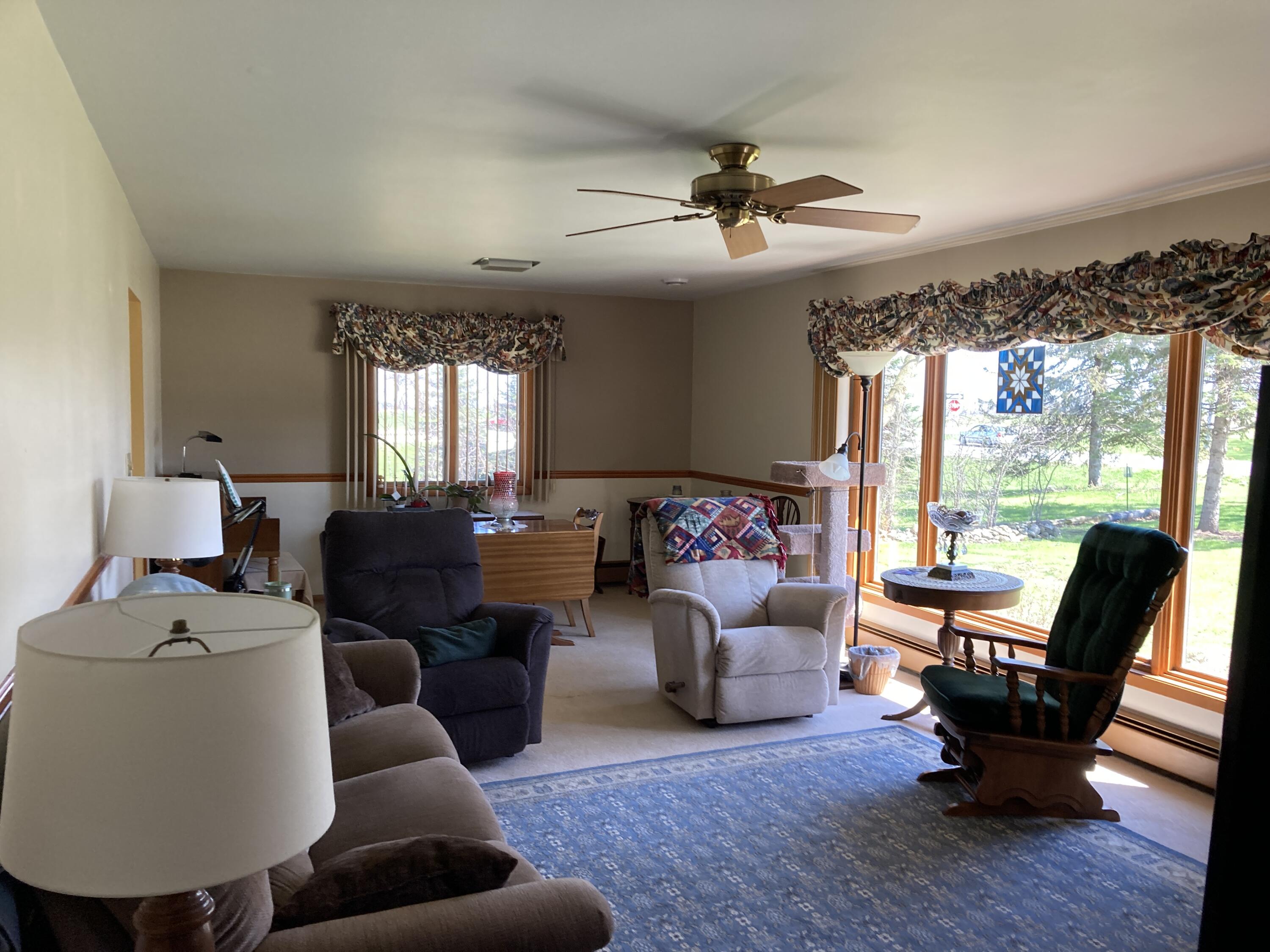 W4918 County Road North Lyndon, WI 53093 - Photo 9 of 23 Living Room