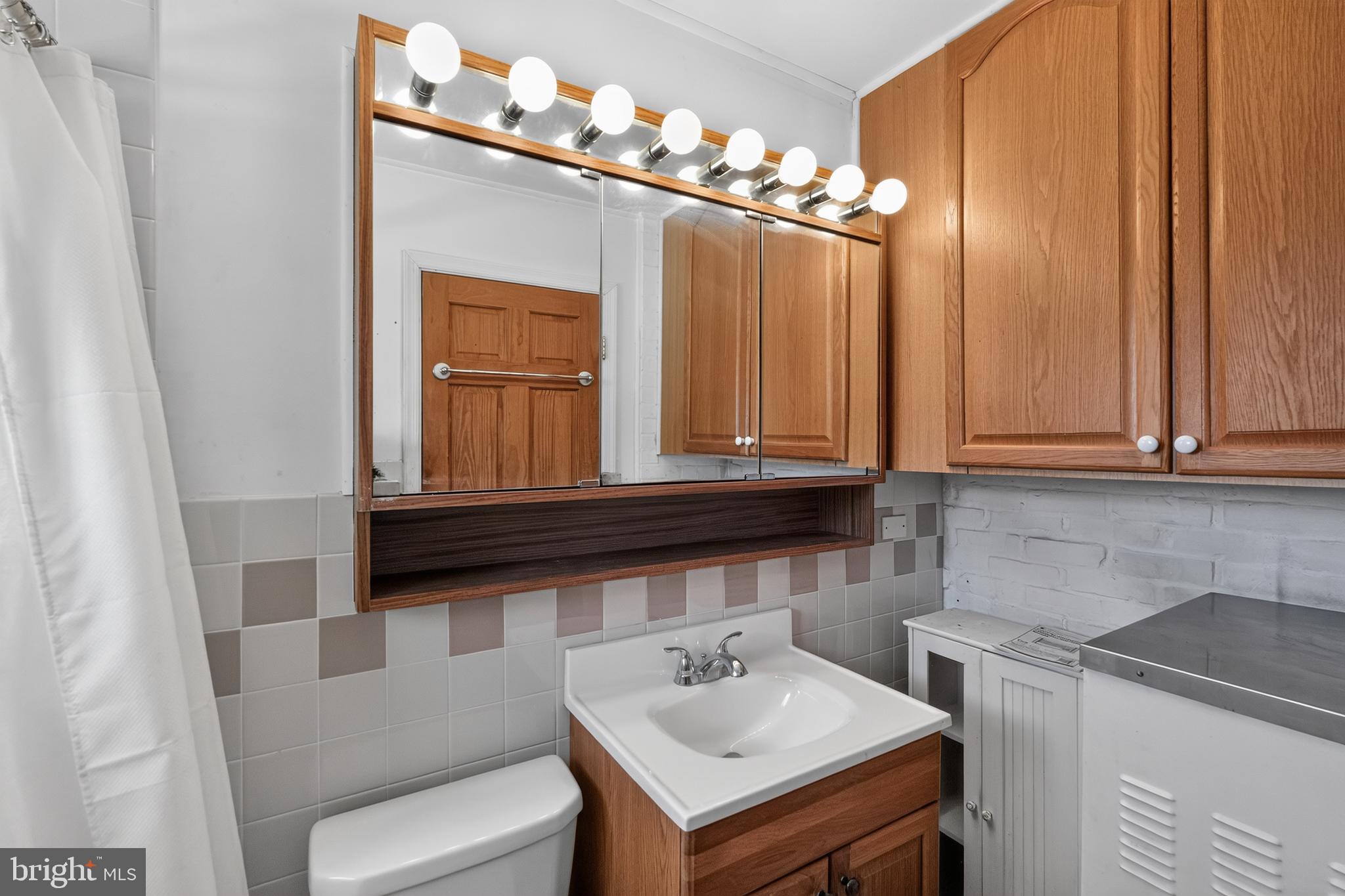 17 Idolstone Road Levittown, PA 19057 - Photo 12 of 17