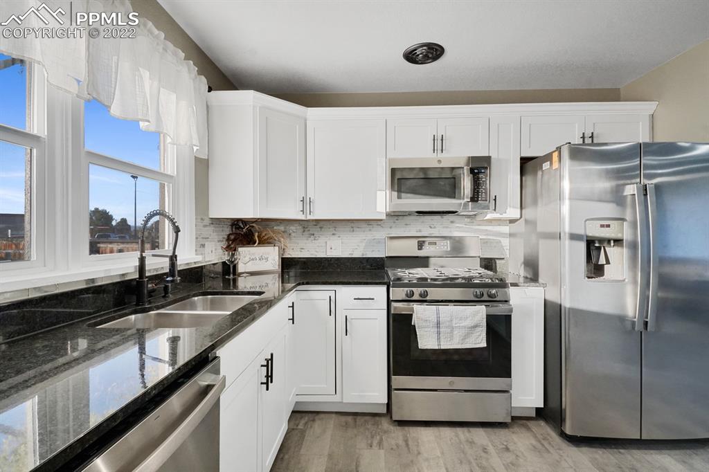 1901 Ridgewood Lane Pueblo, CO 81005 - Photo 10 of 29 a kitchen with stainless steel appliances granite countertop a stove a sink and a refrigerator
