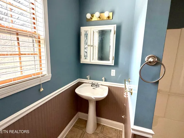 $350,000 | 120 West Lowe Drive, Caryville, TN 37714