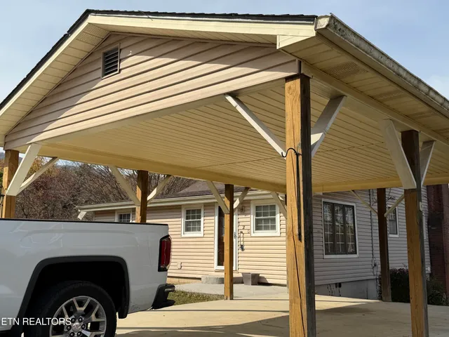 $350,000 | 120 West Lowe Drive, Caryville, TN 37714