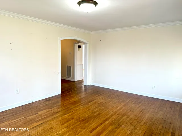 $350,000 | 120 West Lowe Drive, Caryville, TN 37714