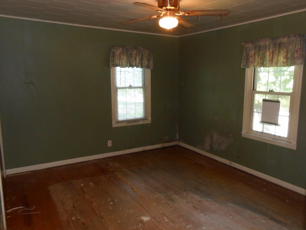 540 Washington Road Waynesburg, PA 15370 - Photo 4 of 15 Master bedroom