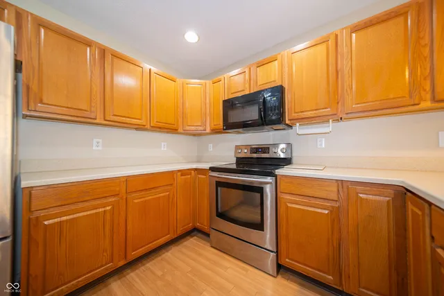 $230,000 | 904 Village Circle, Greenwood, IN 46143