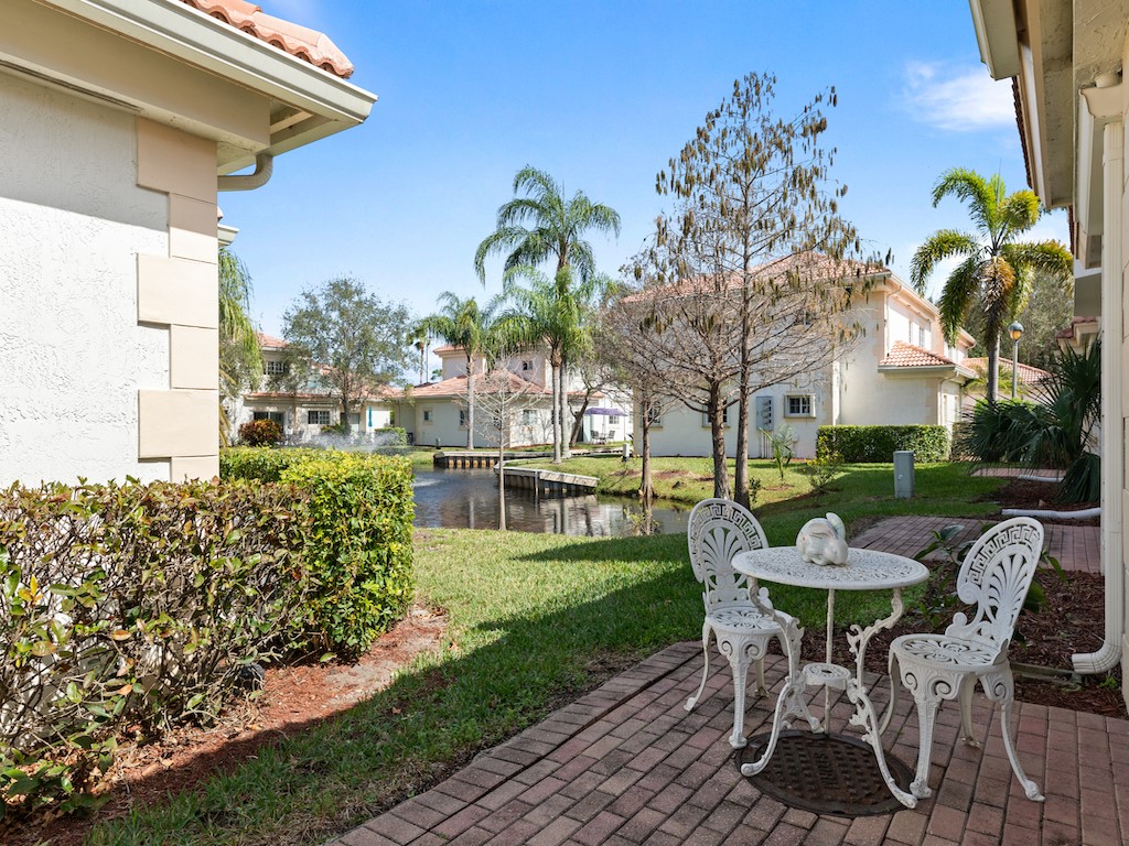 572 7th Square Southwest, Unit 101 Vero Beach, FL 32962 - Photo 25 of 34 a backyard of a house with table and chairs