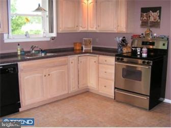 904 Capitol Road Norristown, PA 19403 - Photo 4 of 12 Gallery Image 4