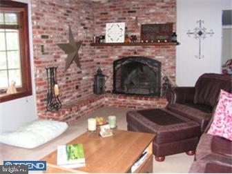 904 Capitol Road Norristown, PA 19403 - Photo 5 of 12 Family Room