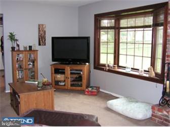 904 Capitol Road Norristown, PA 19403 - Photo 6 of 12 Family Room