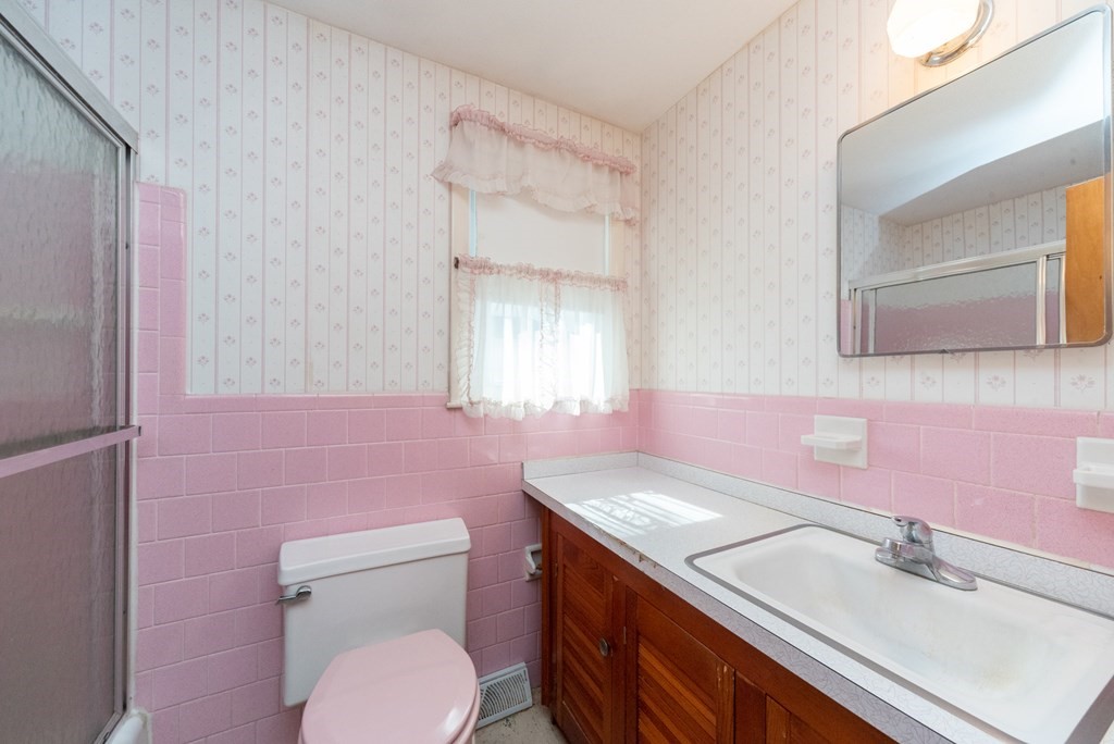28 Gordon Street Worcester, MA 01604 - Photo 15 of 30