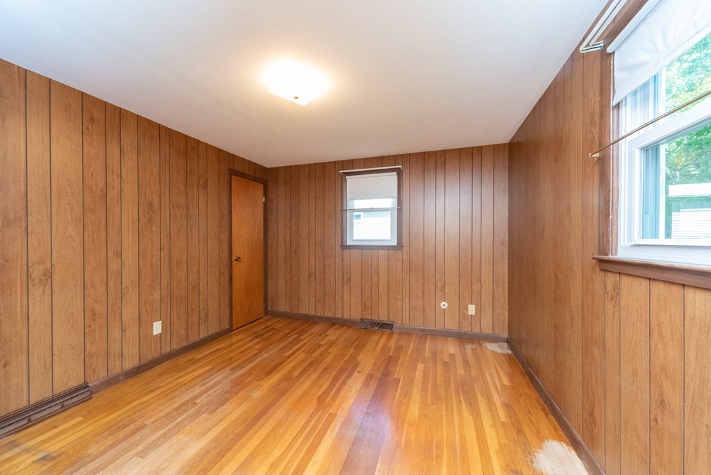 28 Gordon Street Worcester, MA 01604 - Photo 16 of 30