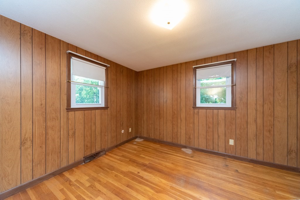 28 Gordon Street Worcester, MA 01604 - Photo 17 of 30