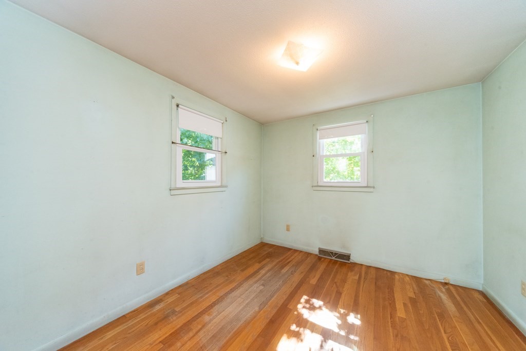 28 Gordon Street Worcester, MA 01604 - Photo 19 of 30