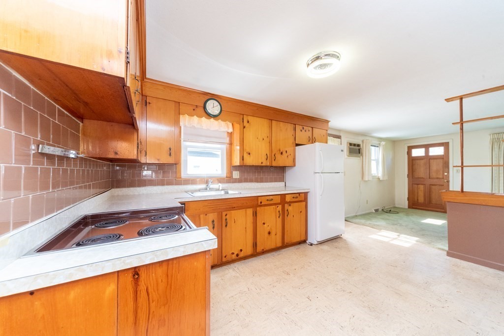 28 Gordon Street Worcester, MA 01604 - Photo 9 of 30