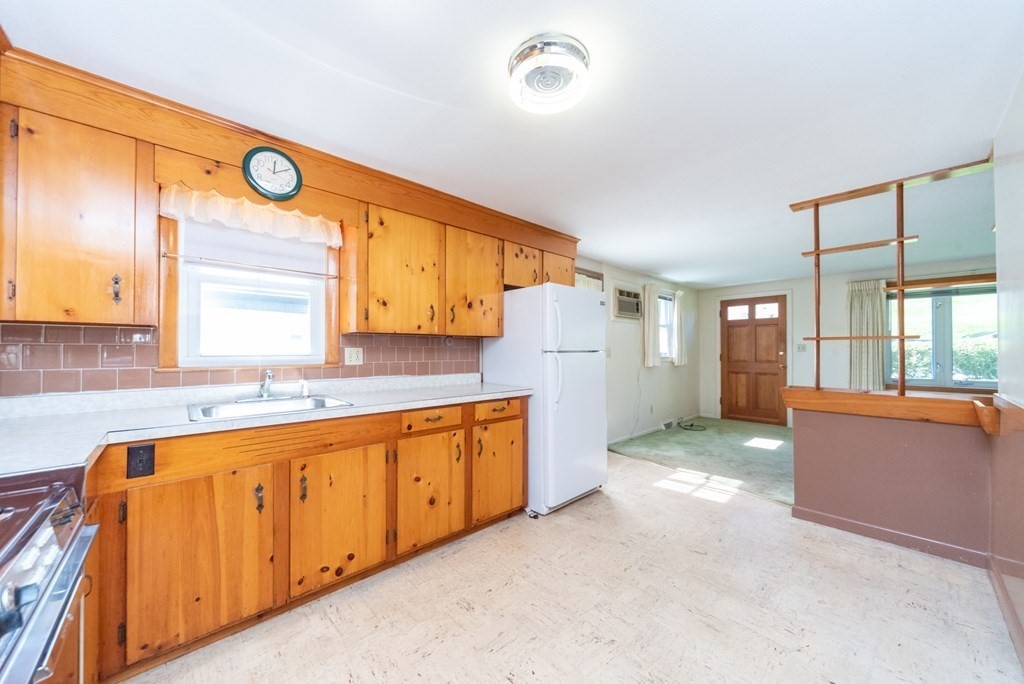 28 Gordon Street Worcester, MA 01604 - Photo 10 of 30
