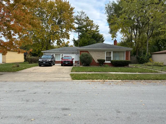 $235,000 | 16053 University Avenue, South Holland, IL 60473