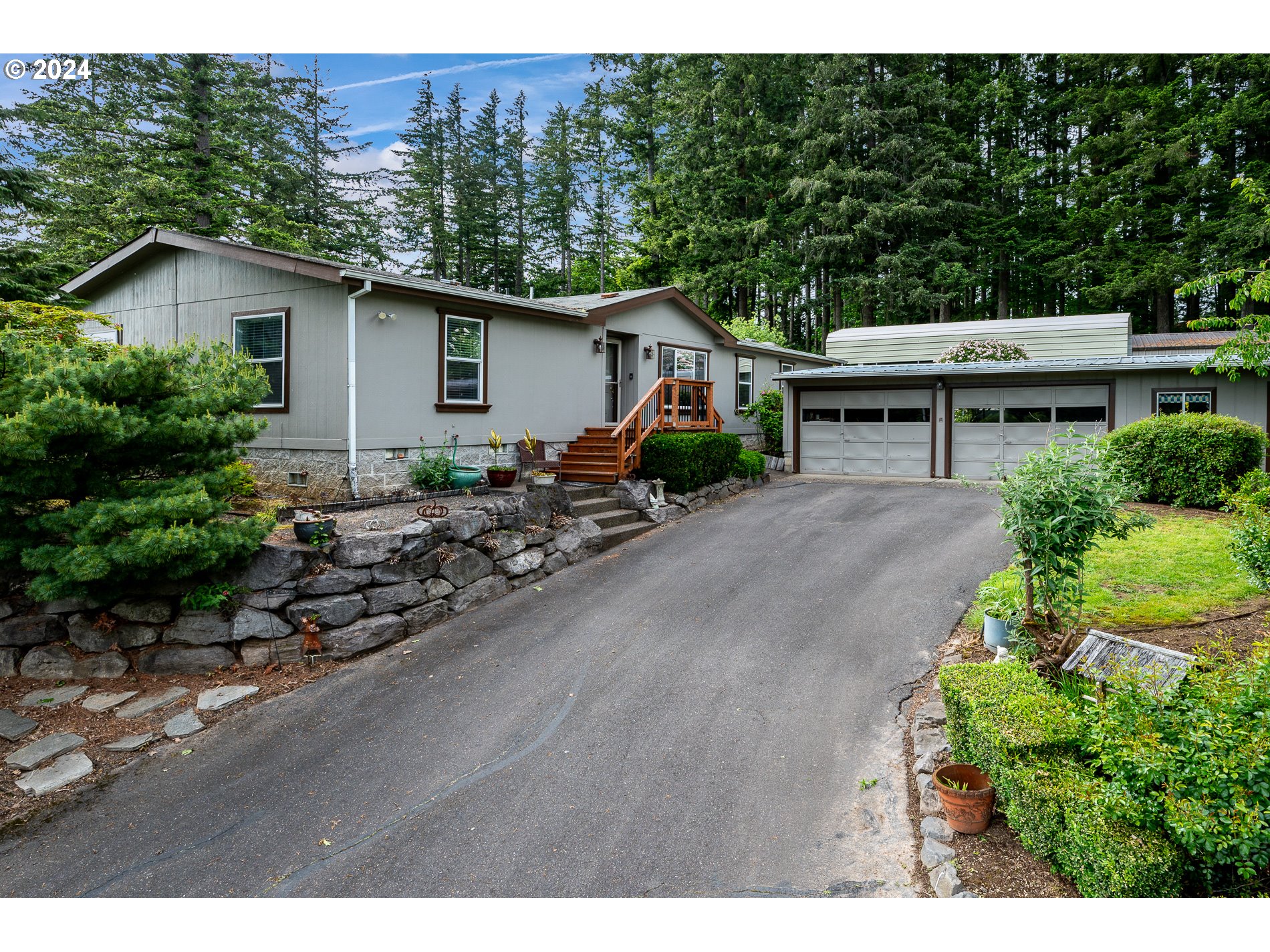 17165 South Holcomb Road Oregon City, OR 97045 - Photo 1 of 37 Gallery Image 1