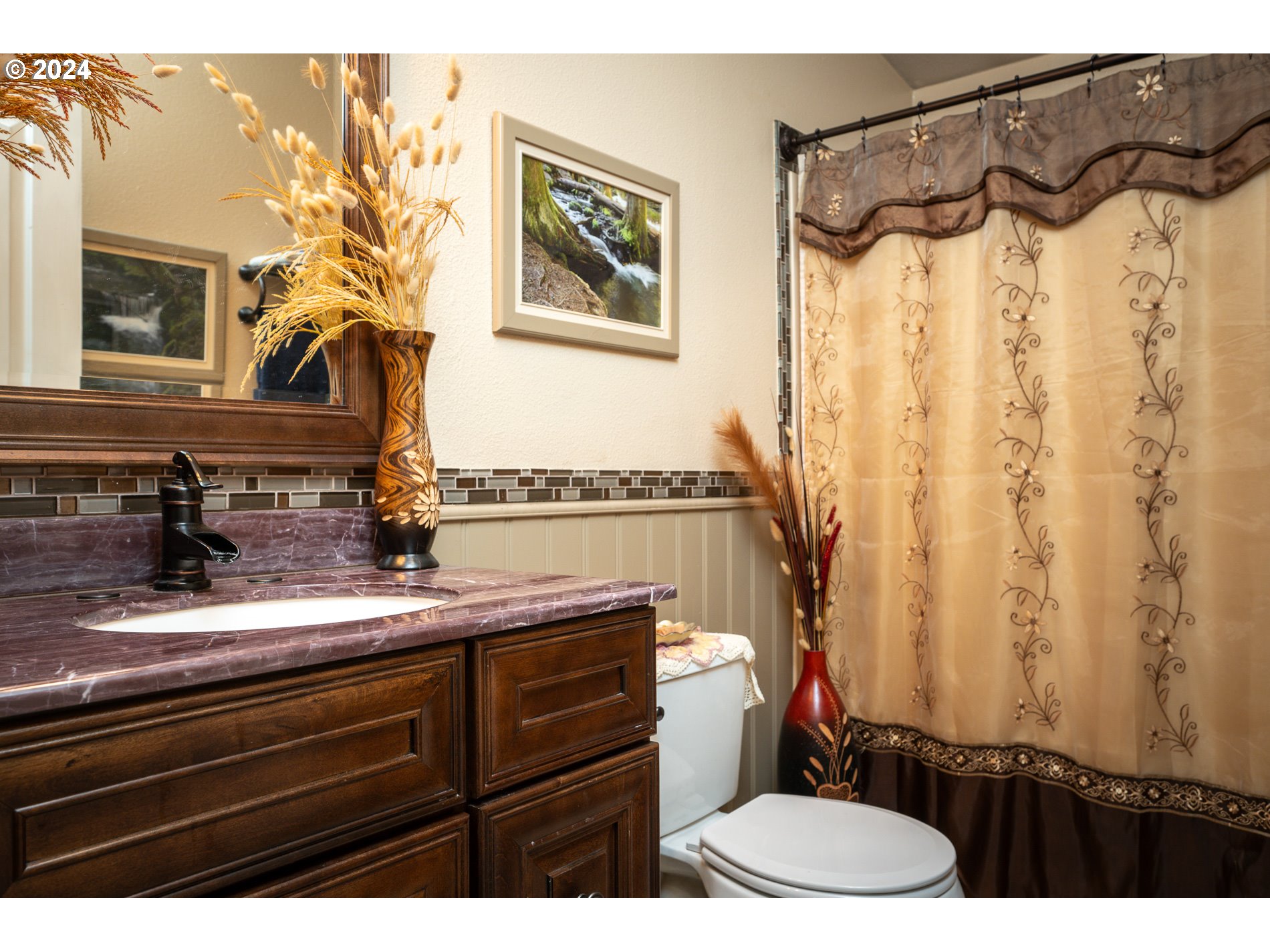17165 South Holcomb Road Oregon City, OR 97045 - Photo 20 of 37 Bathroom
