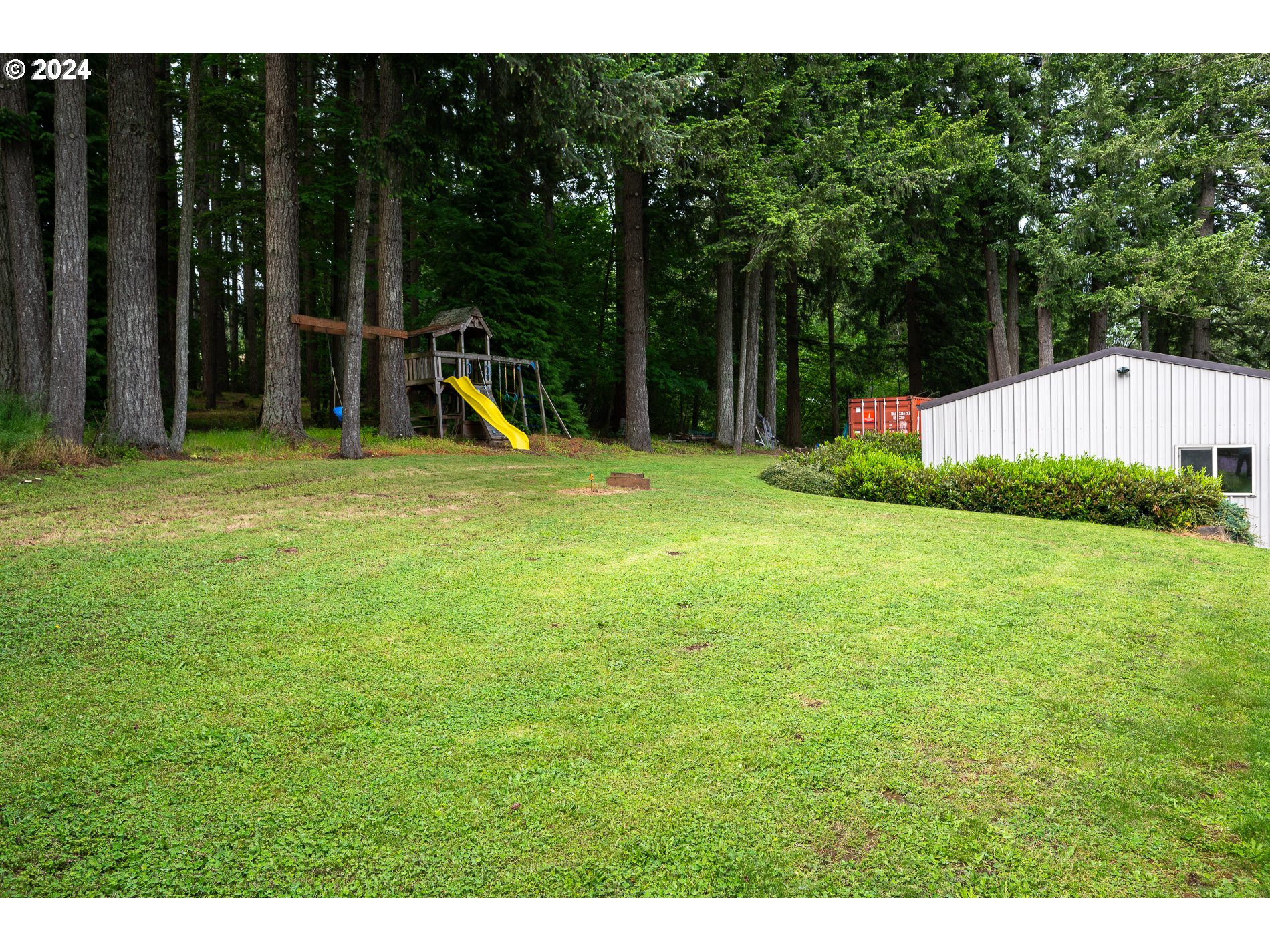 17165 South Holcomb Road Oregon City, OR 97045 - Photo 33 of 37 Backyard