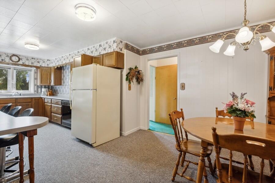 4727 Scottdale Road St. Joseph, MI 49085 - Photo 15 of 34 15_4727ScottdaleRd_369002_DiningRoom_Low