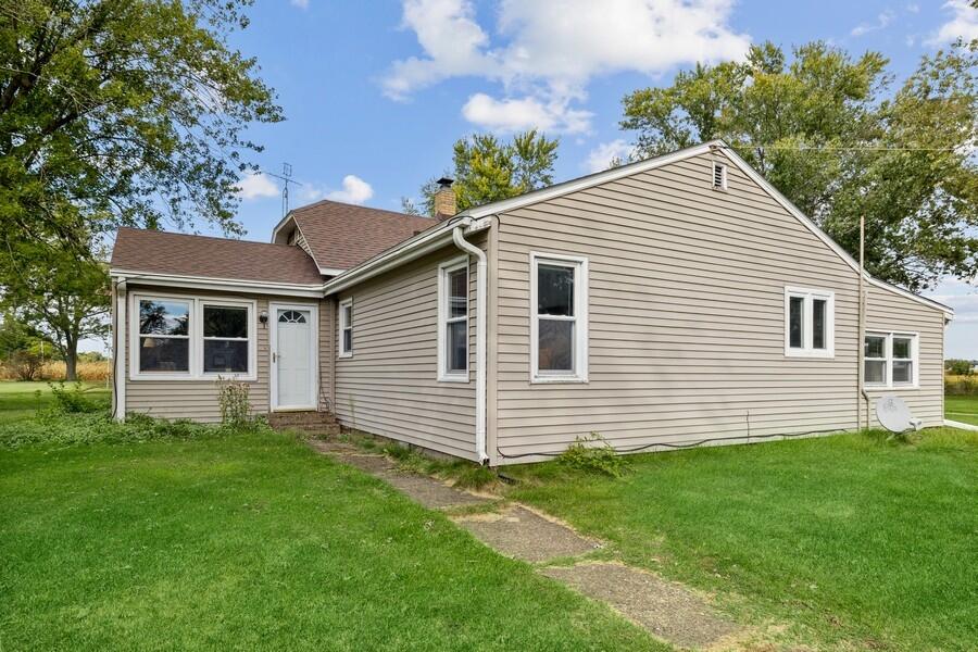 4727 Scottdale Road St. Joseph, MI 49085 - Photo 28 of 34 28_4727ScottdaleRd_58_SideView_LowRes