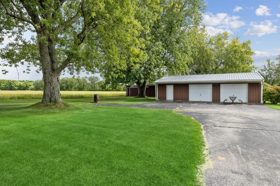 4727 Scottdale Road St. Joseph, MI 49085 - Photo 29 of 34 29_4727ScottdaleRd_35_Garage_LowRes