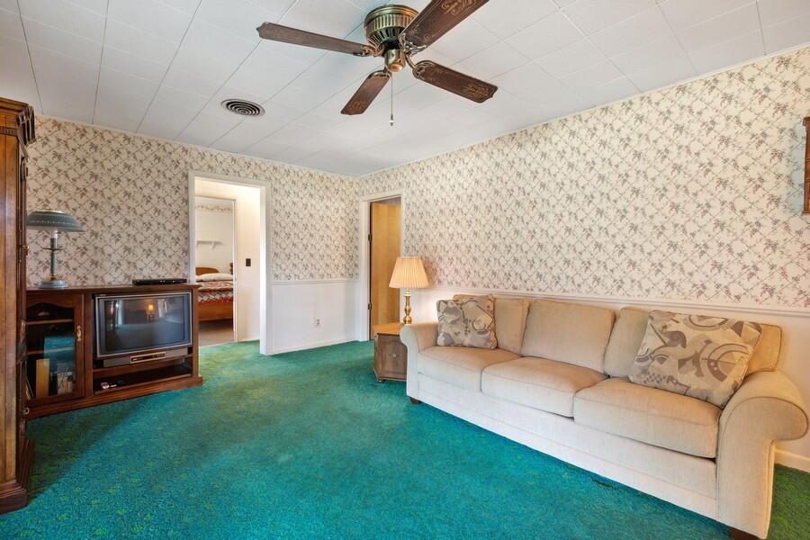4727 Scottdale Road St. Joseph, MI 49085 - Photo 5 of 34 05_4727ScottdaleRd_165_LivingRoom_LowRes