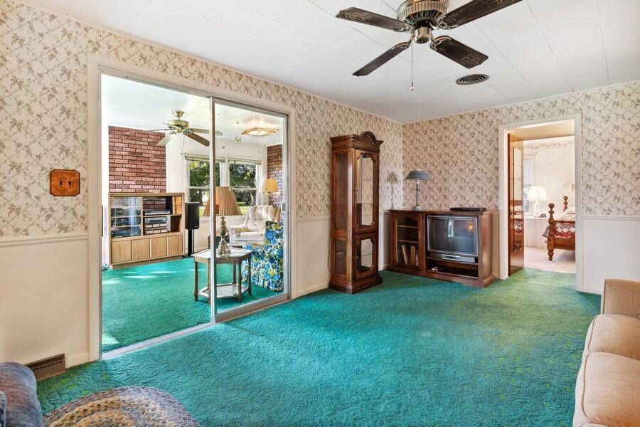 4727 Scottdale Road St. Joseph, MI 49085 - Photo 6 of 34 06_4727ScottdaleRd_10001_LivingRoom_LowR