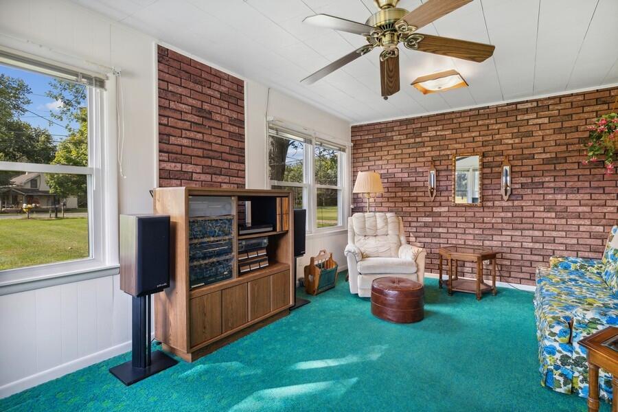 4727 Scottdale Road St. Joseph, MI 49085 - Photo 8 of 34 08_4727ScottdaleRd_97_4SeasonRoom_LowRes