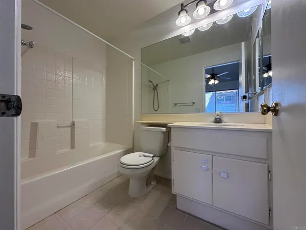 $3,200 | 11358 Via Rancho San Diego, Unit G, El Cajon, CA 92019