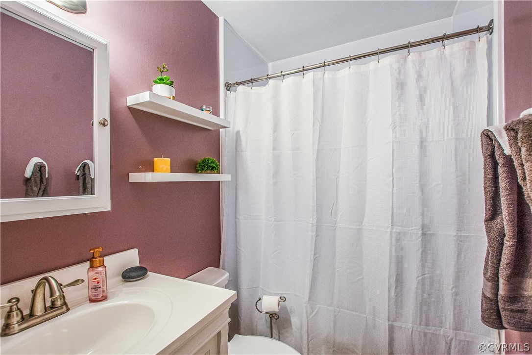 10313 Ridgerun Road Chesterfield, VA 23832 - Photo 10 of 22 a bathroom with a sink and a mirror