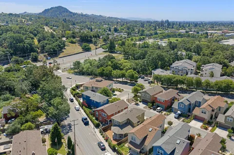 $825,000 | 117 Grayson Way, Healdsburg, CA 95448