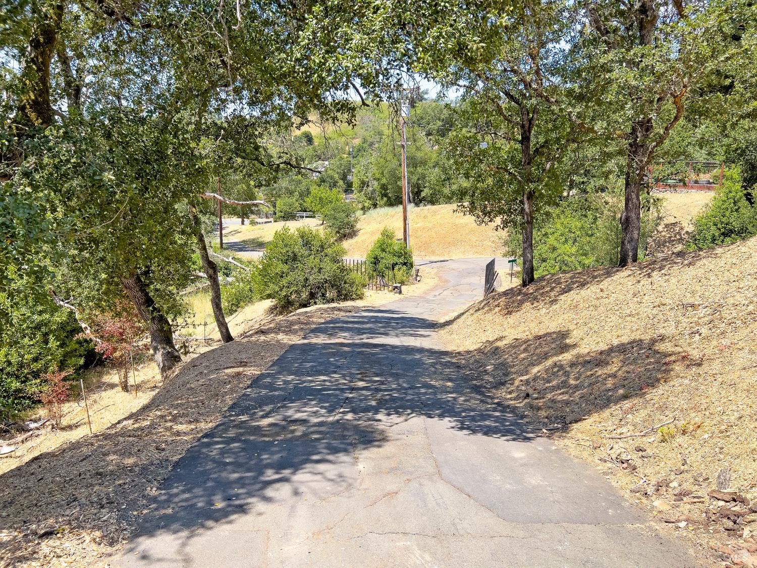 5420 Linda Lane Santa Rosa, CA 95404 - Photo 5 of 6 Driveway to lot