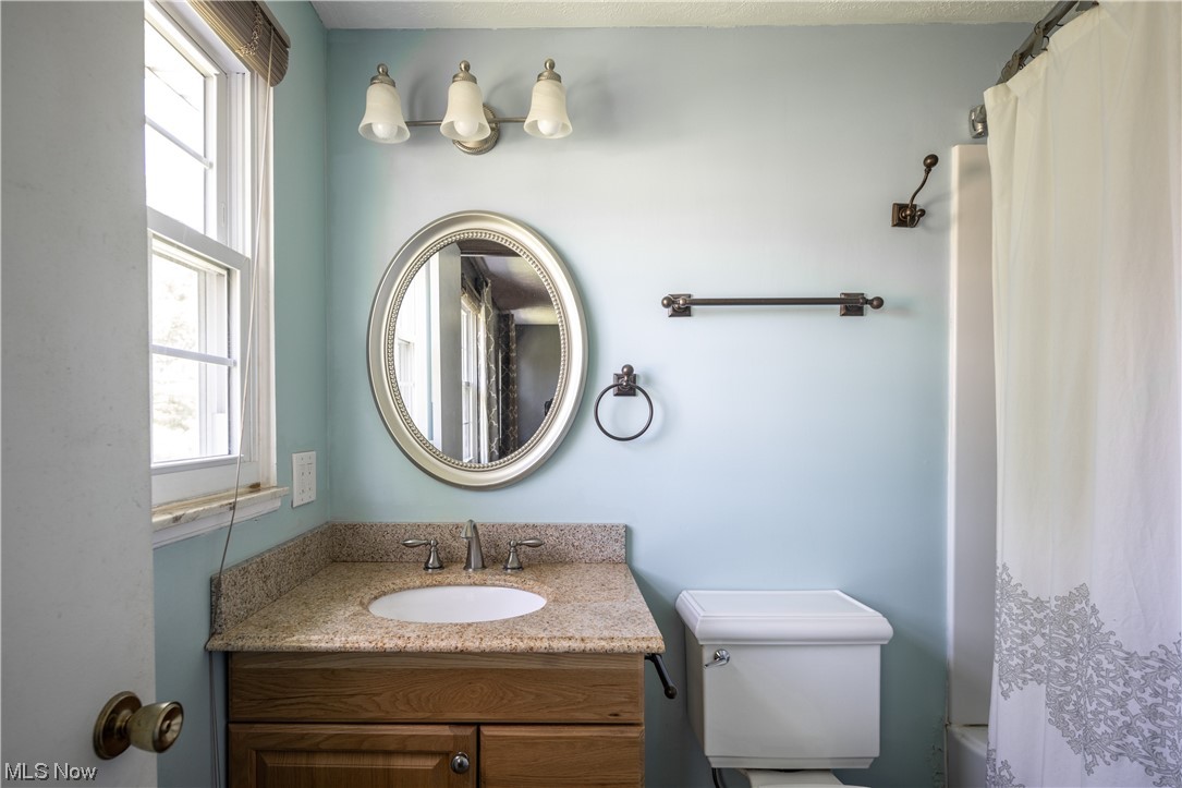 18178 Howe Road Strongsville, OH 44136 - Photo 20 of 29 Main Bedroom full, private bathroom