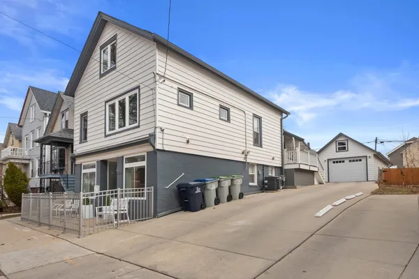 $625,000 | 1850 North Arlington Place, Milwaukee, WI 53202