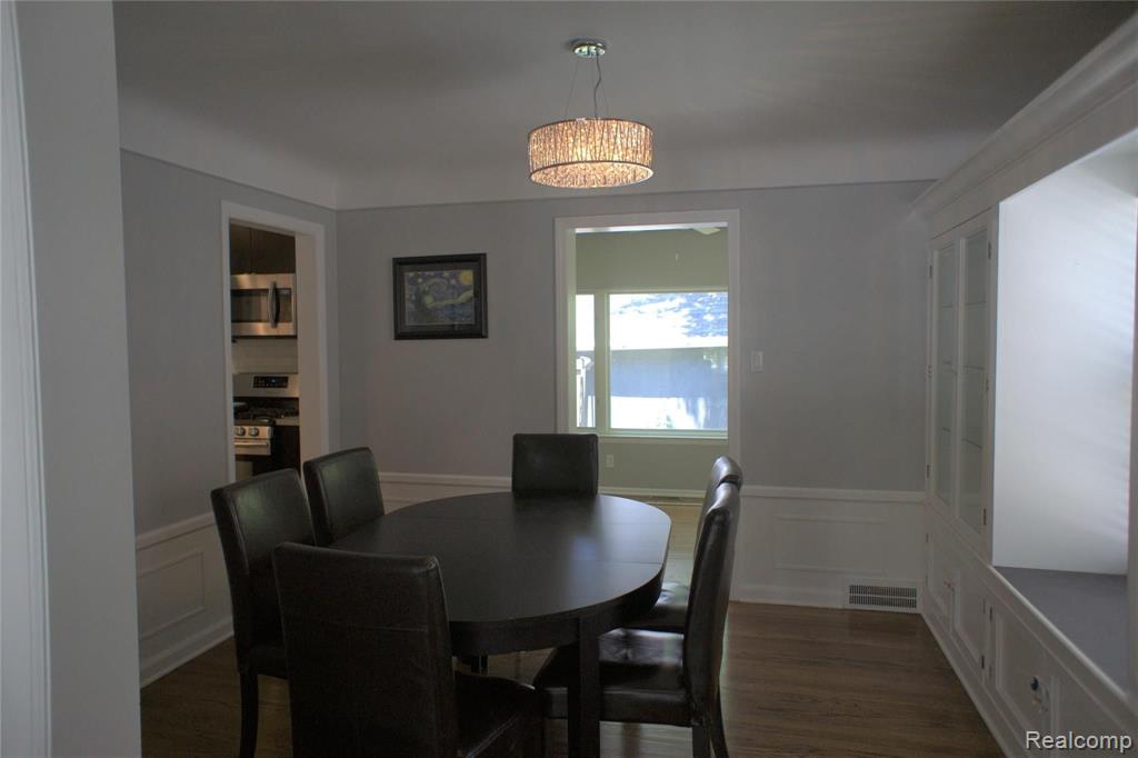 1340 Vernier Road Grosse Pointe Woods, MI 48236 - Photo 8 of 24