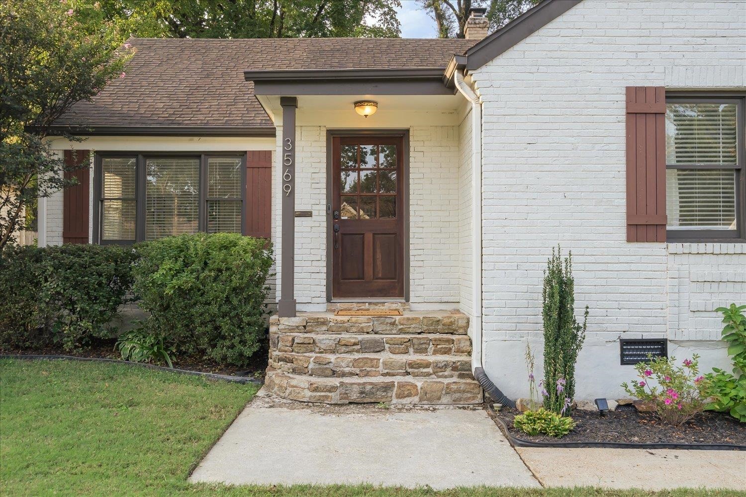 3569 Aurora Circle Memphis, TN 38111 - Photo 3 of 23 a front view of a house with a garden