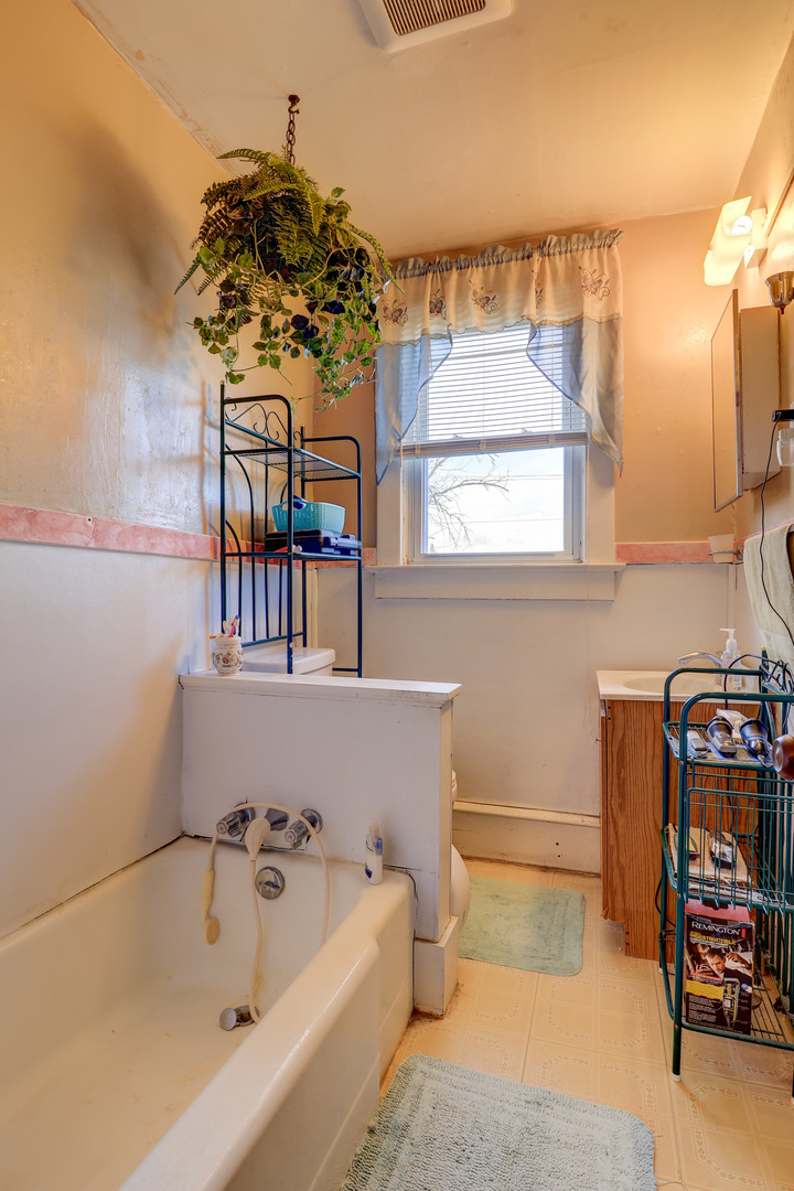 700 North 3rd Street Clinton, IA 52732 - Photo 15 of 30 a bathroom with a bathtub and a sink