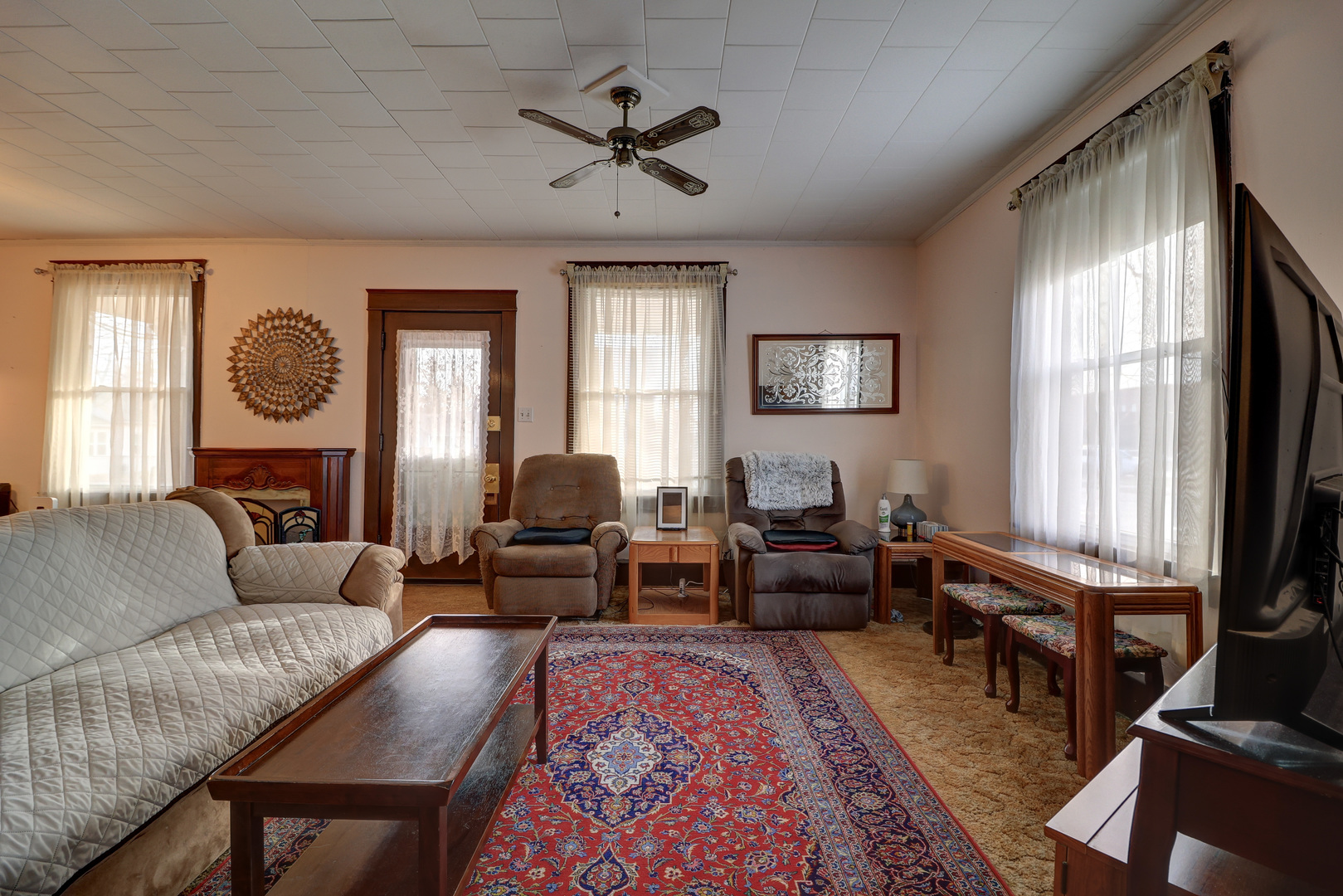 700 North 3rd Street Clinton, IA 52732 - Photo 2 of 30 a living room with furniture and a large window