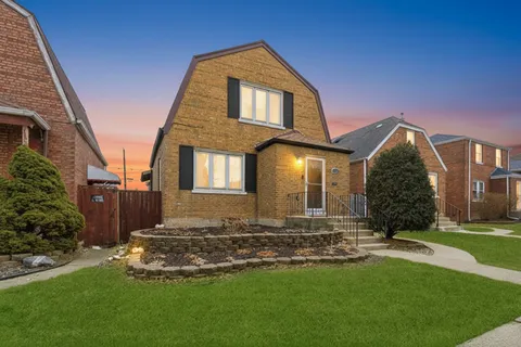 $355,000 | 5221 South Parkside Avenue, Chicago, IL 60638