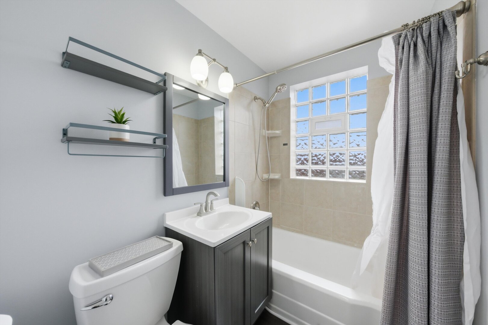 5221 South Parkside Avenue Chicago, IL 60638 - Photo 8 of 20