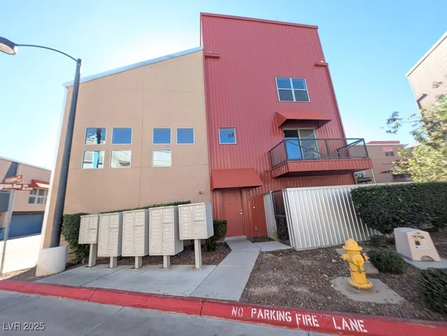 $1,799 | 223 Dougram Avenue, Las Vegas, NV 89101
