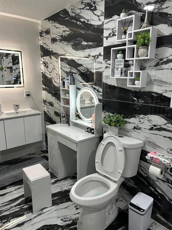 4821 Platt Road Plant City, FL 33565 - Photo 19 of 49 a bathroom with a toilet sink and mirror