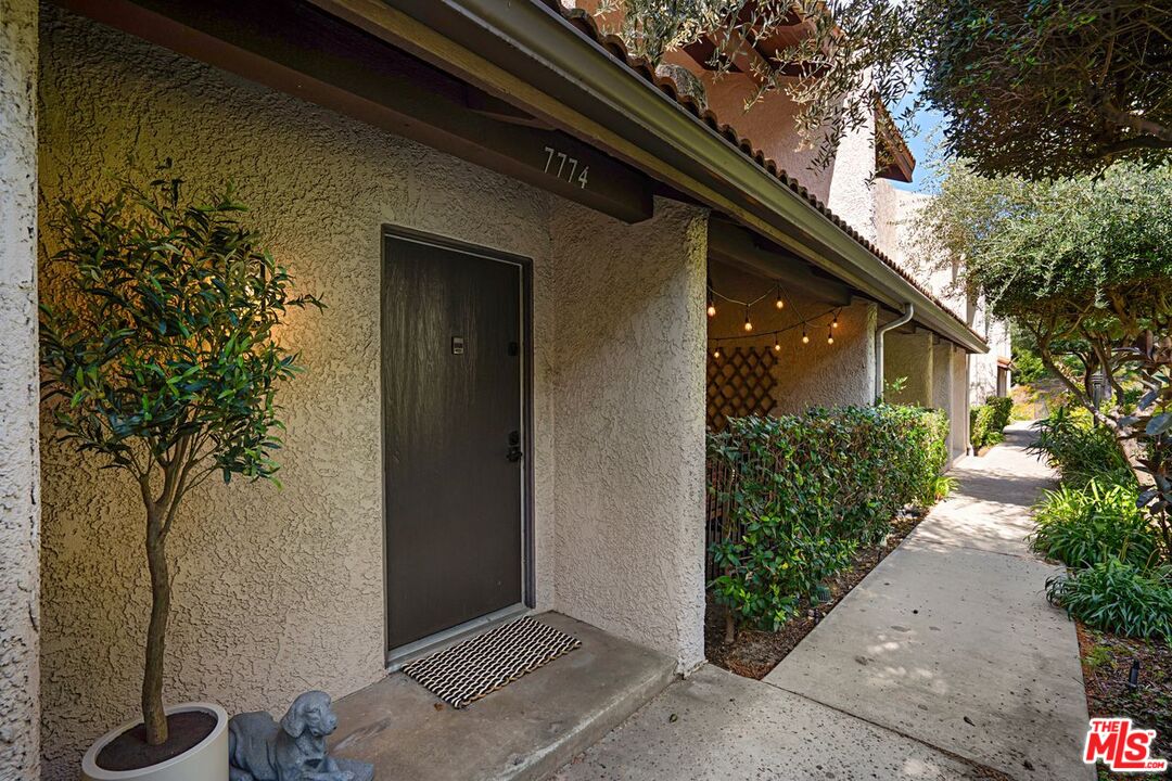 7774 Vía Rosa Maria Burbank, CA 91504 - Photo 21 of 22 a view of backyard with potted plants