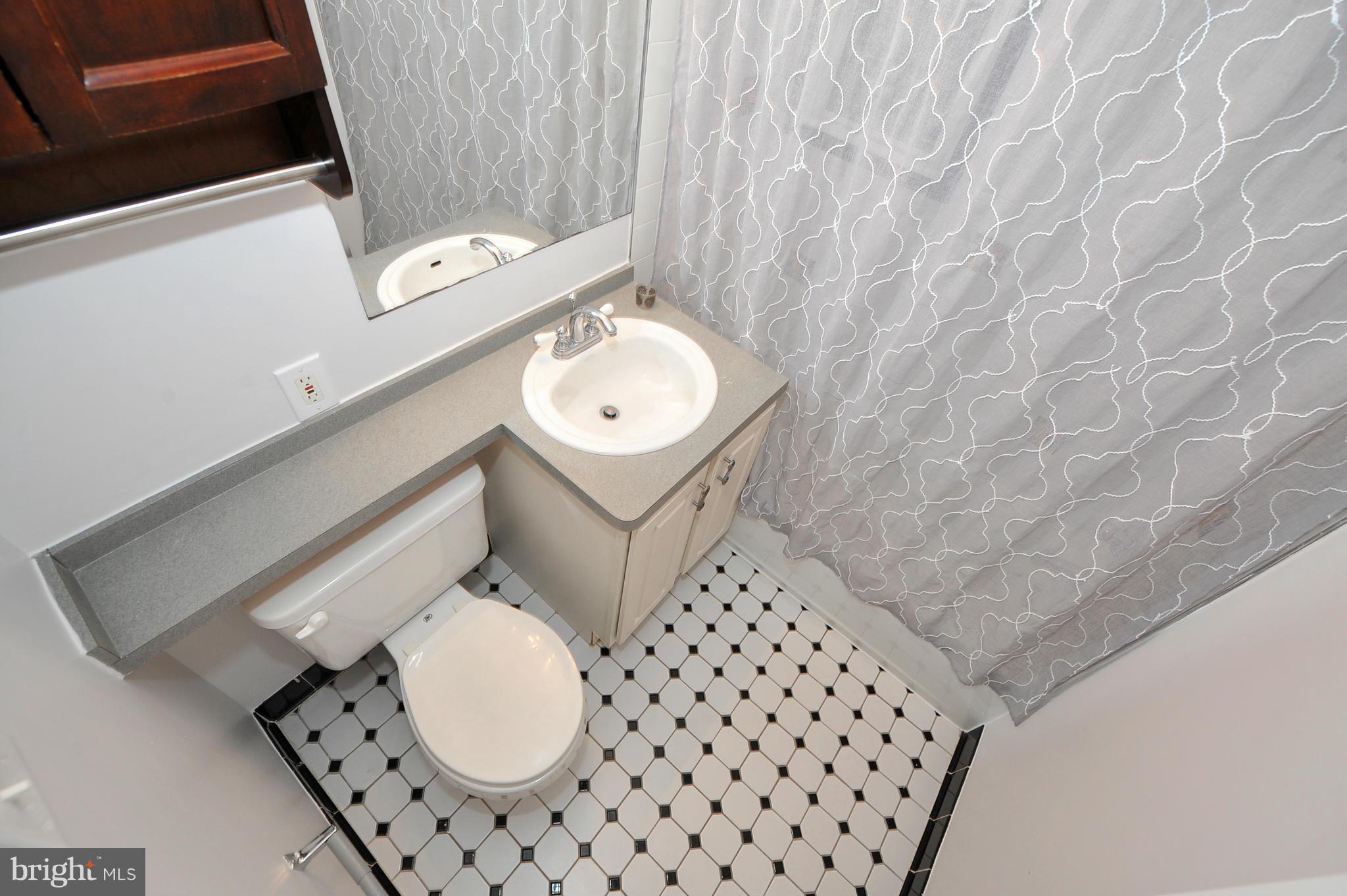 36 East Reed Avenue Alexandria, VA 22305 - Photo 7 of 18 Bath